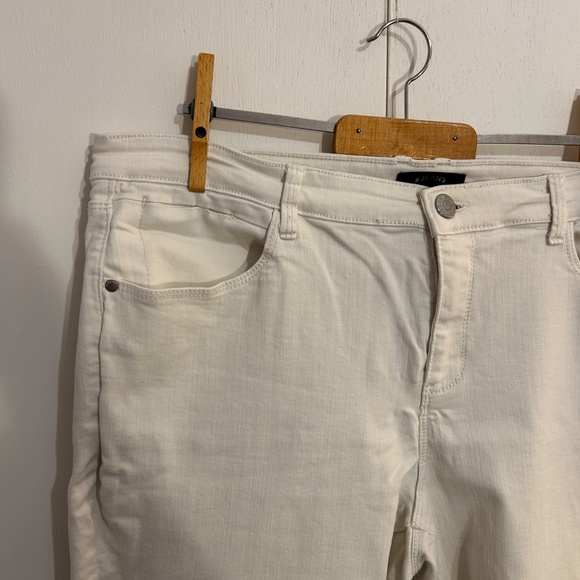 Ricki's Size 32 Ladies White, Skinny, High-rise Jeans - Picture 8 of 11